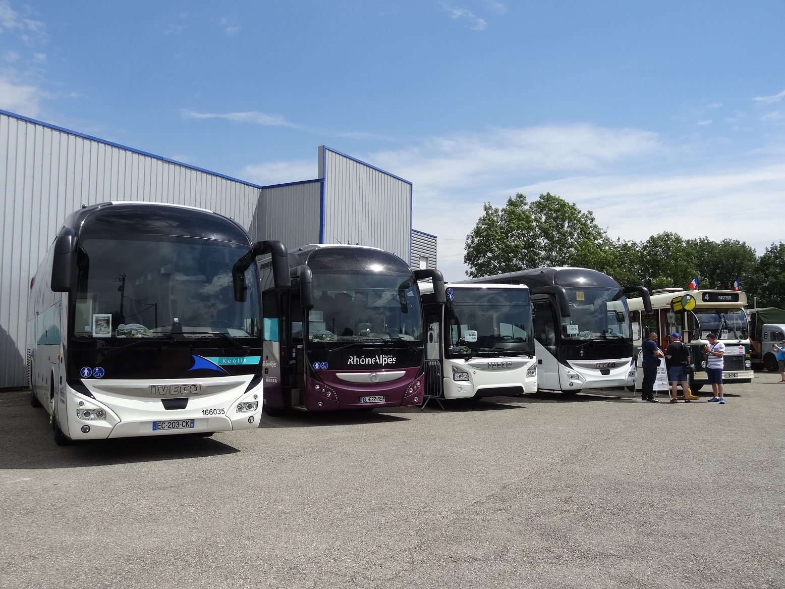 7eme Fete du Car de Vanosc exposition Iveco Bus et TCA. muse du bas 09 07 2017 F. Giana